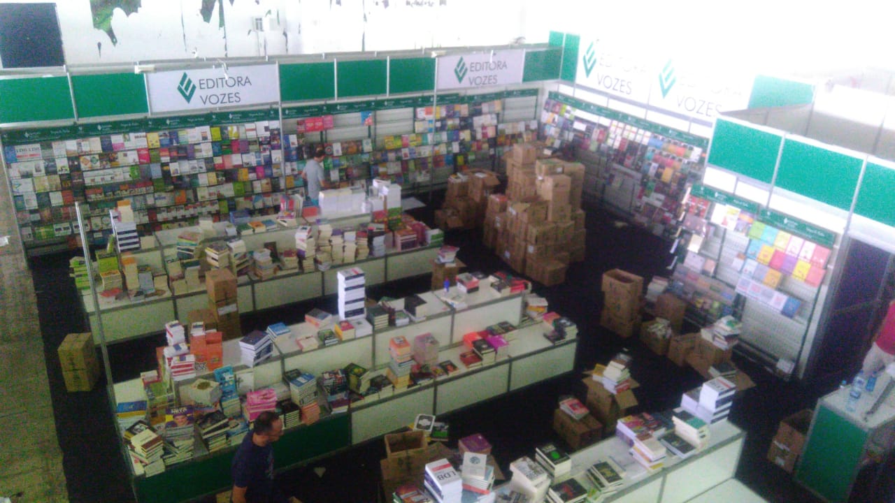 Prefeitura de Petrolina investe mais de R$3 milhões para que professores e estudantes adquiram livros no FliSertão   