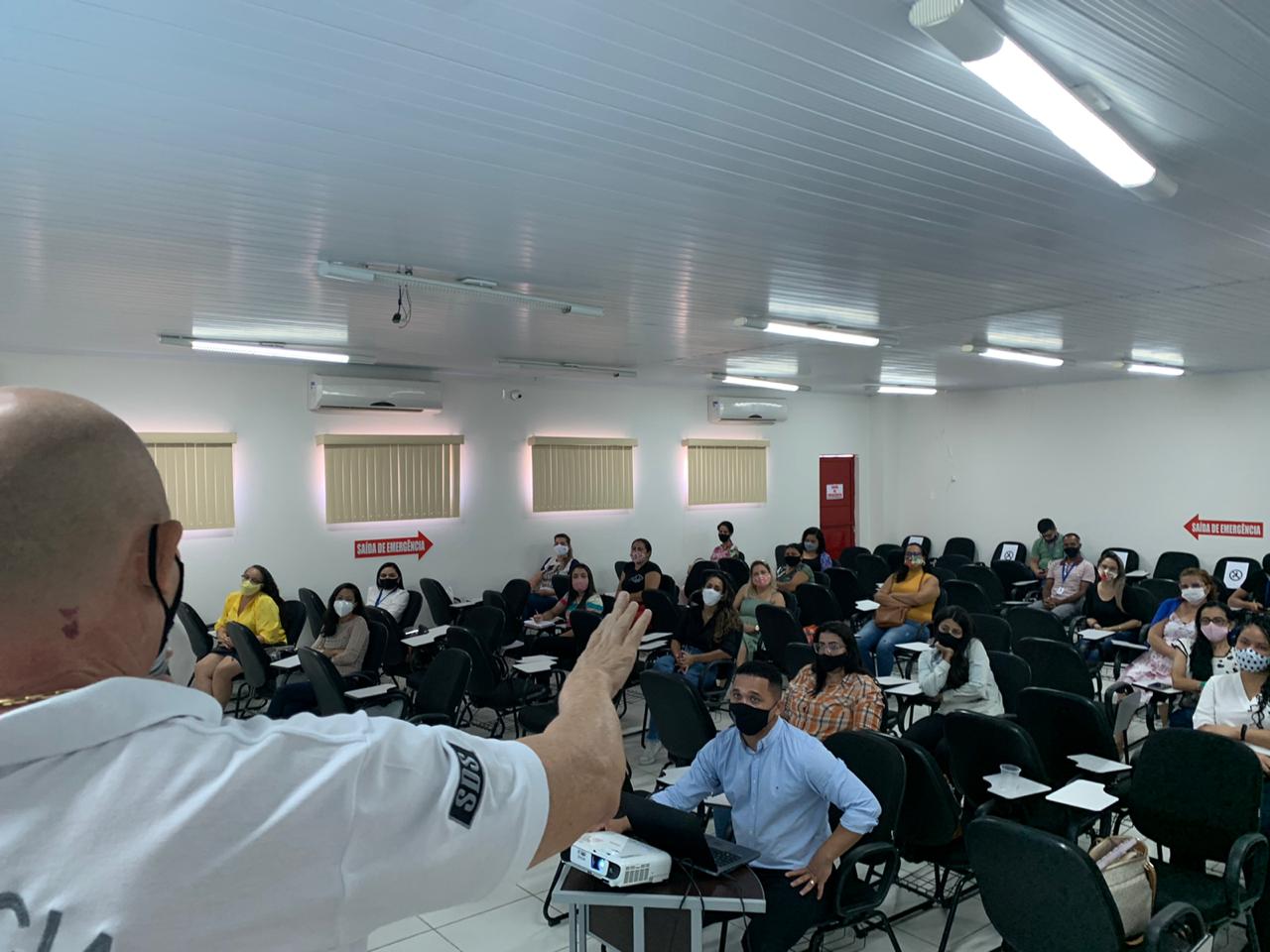 Profissionais da prefeitura são capacitados para atender casos de violência contra mulher