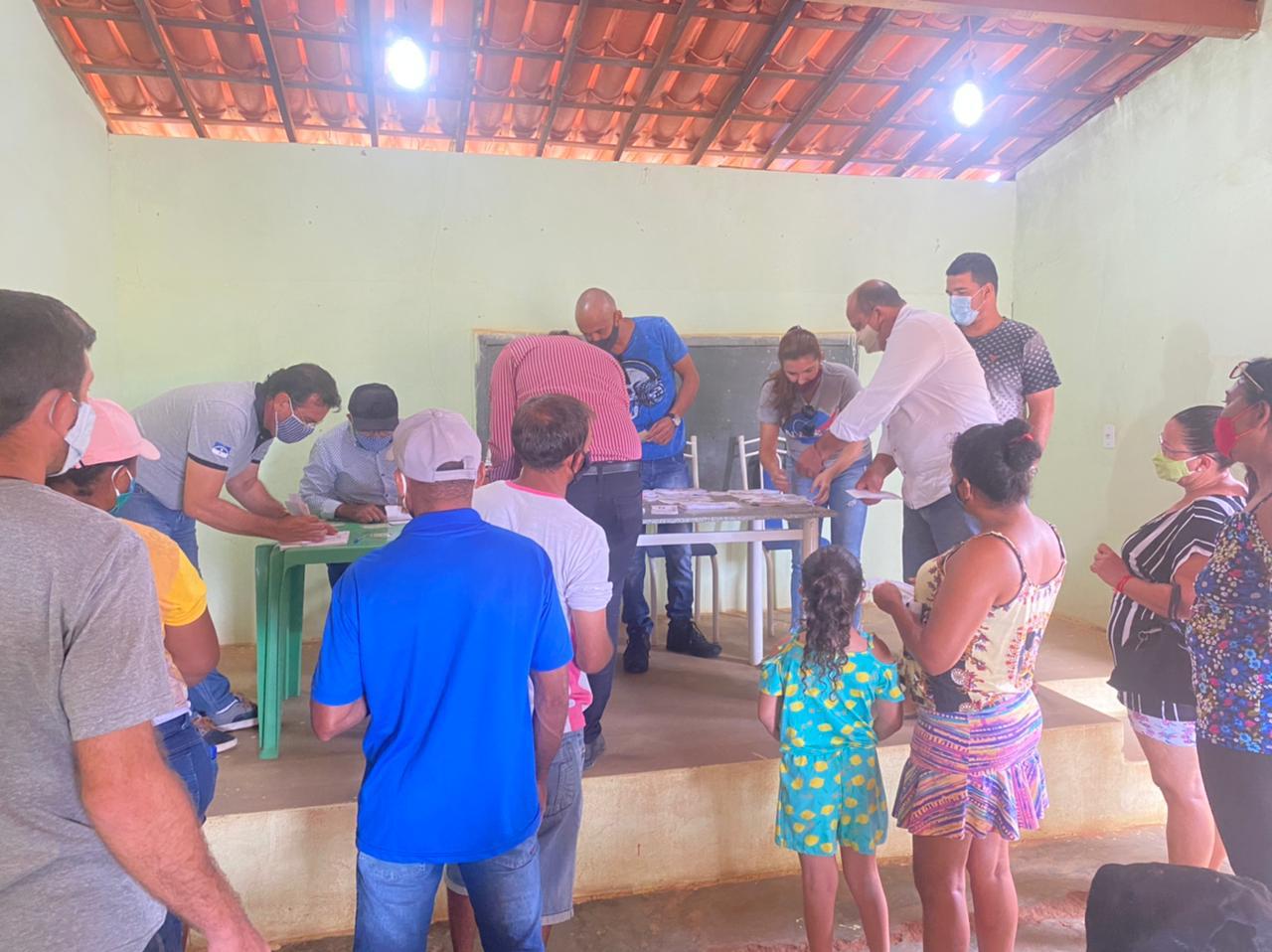 Prefeitura de Petrolina entrega boletos do Garantia-Safra a agricultores cadastrados no programa