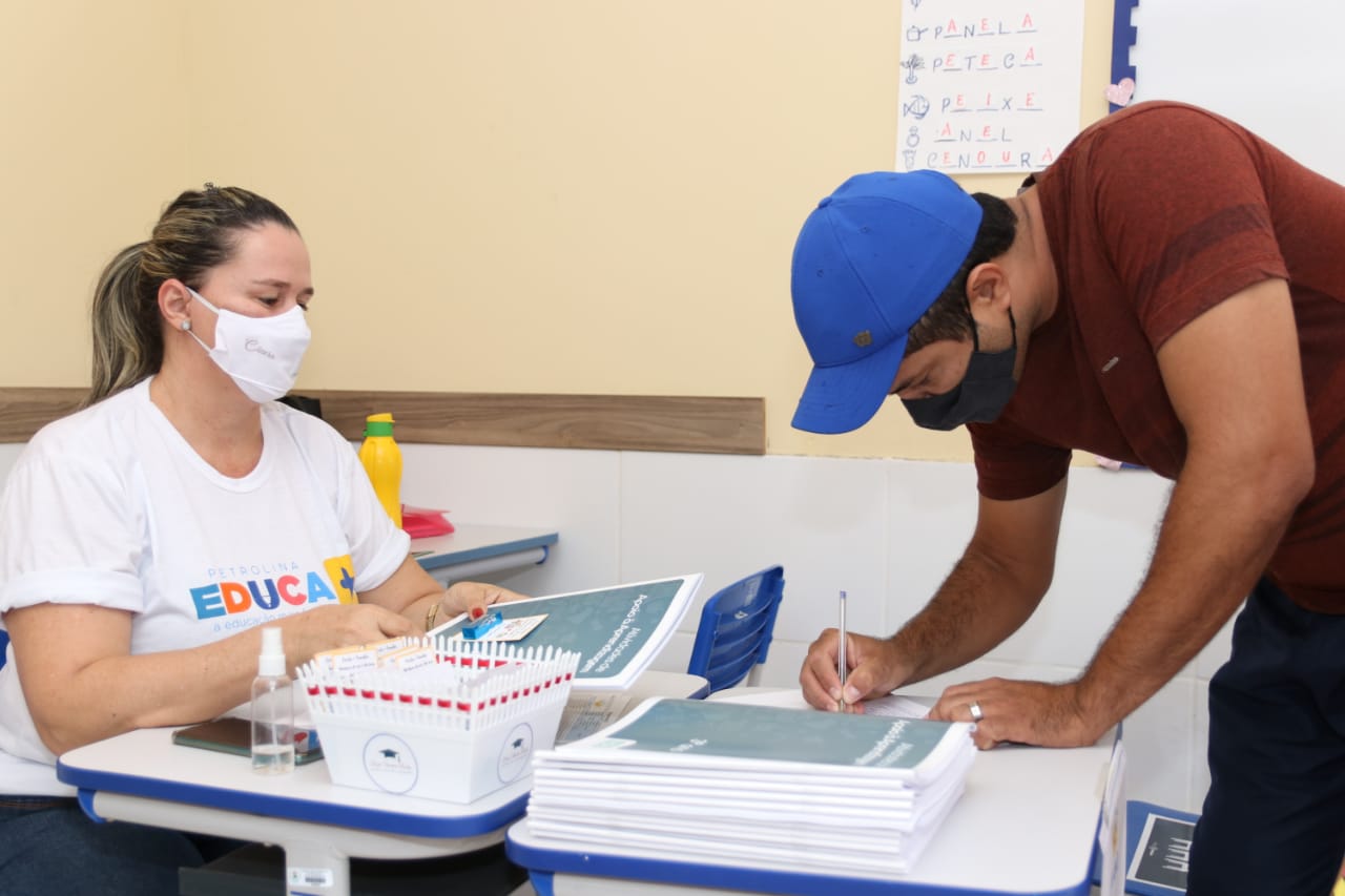 Prefeitura inicia a distribuição de material pedagógico para o ensino remoto em Petrolina