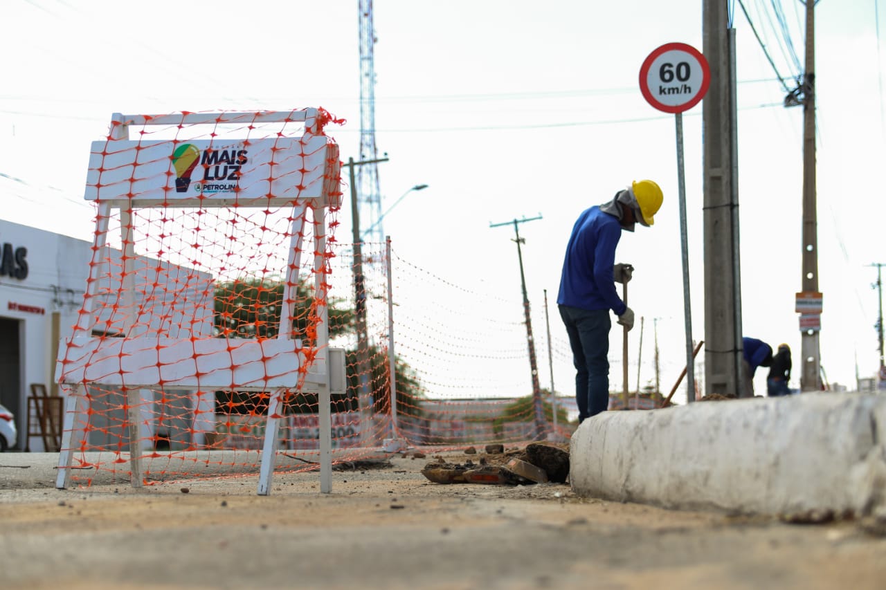 Modernização e segurança: prefeitura investe R$ 1,1 milhão em iluminação da Clementino Coelho