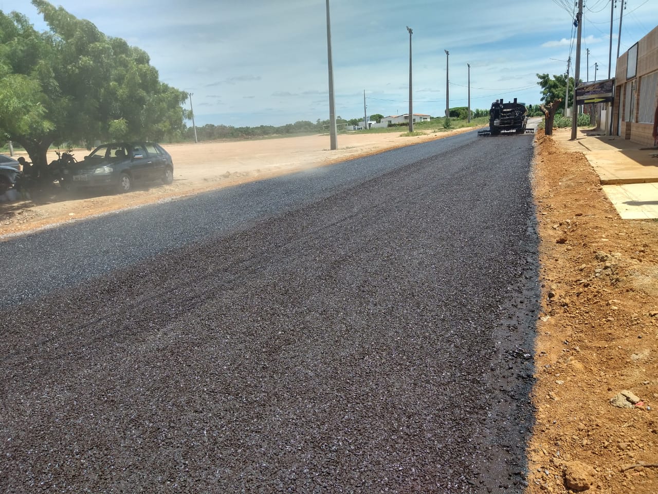 Com mais de 130 vias prontas, Prefeitura segue com serviços asfálticos na área irrigada de Petrolina
