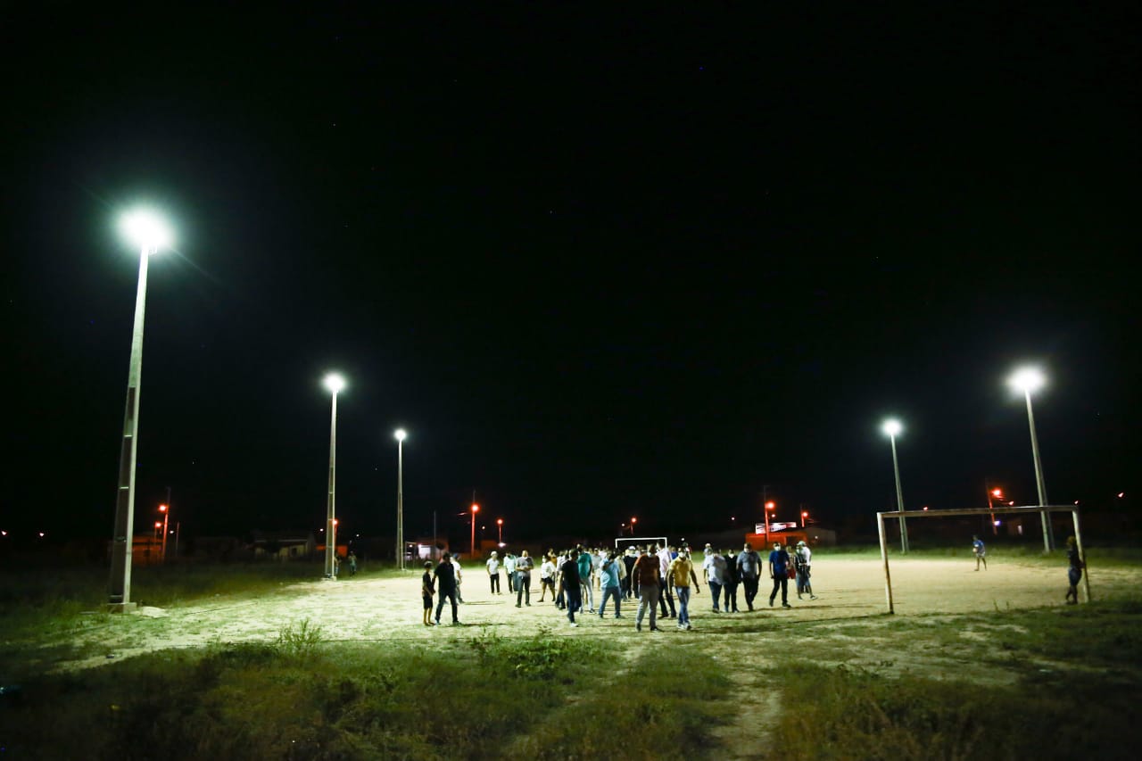 Prefeitura garante nova iluminação de área esportiva no Projeto Maria Tereza
