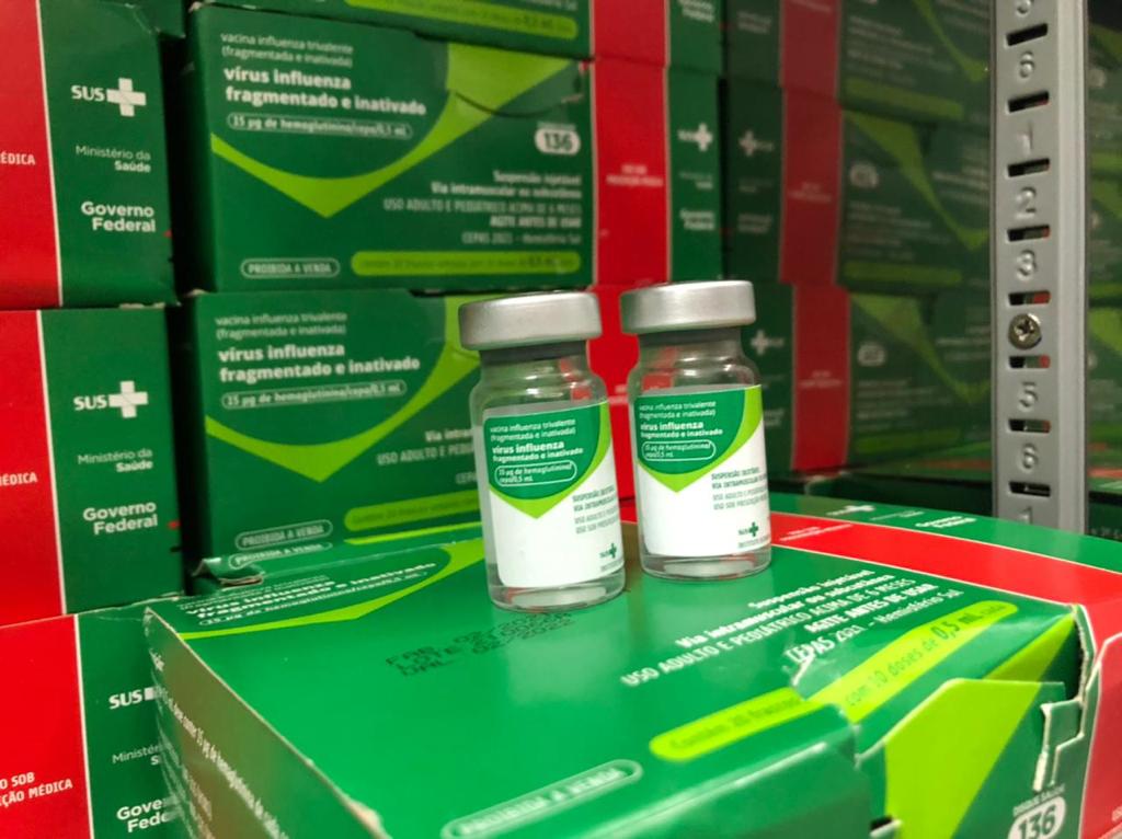 Petrolina inicia segunda fase da vacinação contra a gripe para idosos e professores ativos