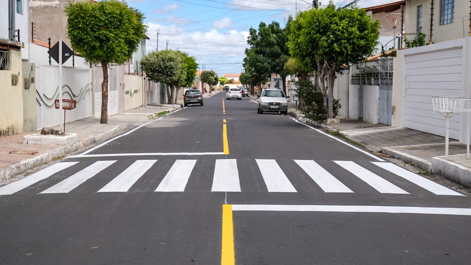 Mobilidade: após obras de pavimentação, ruas e avenidas ganham reforços na segurança com sinalização horizontal em Petrolina