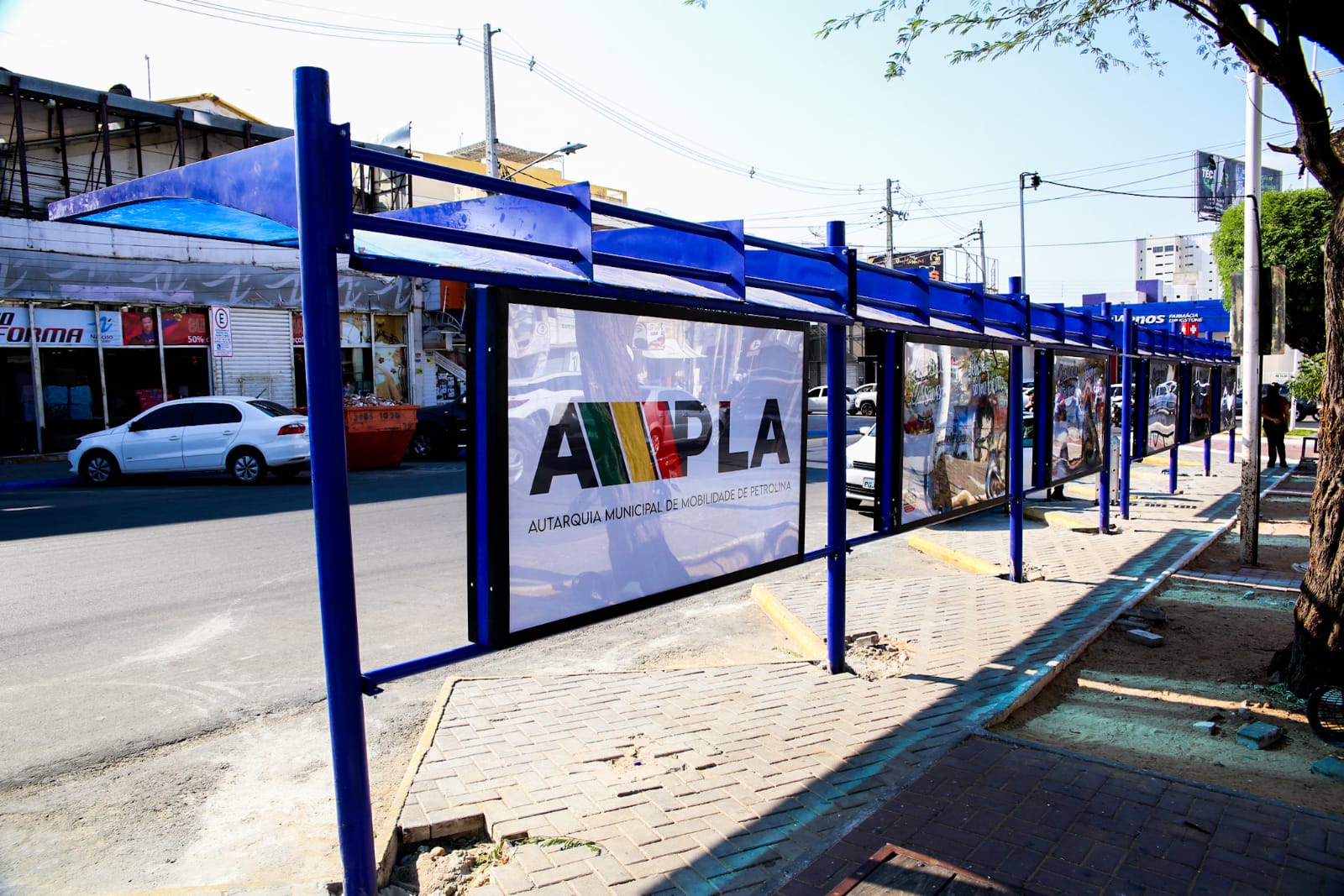 Prefeitura investe em melhorias e instala novos abrigos de táxis e mototáxis em Petrolina