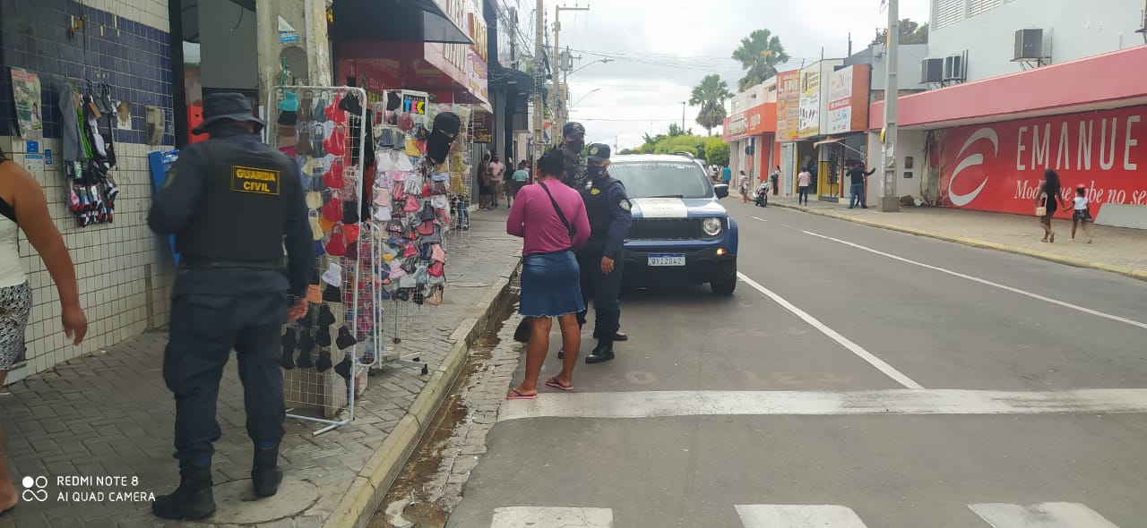 Fiscalização da Prefeitura de Petrolina faz ação no Centro para deixar Calçadas Livres