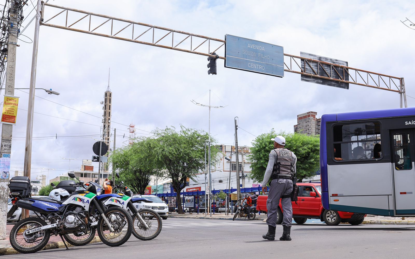Após chuvas, semáforos passam por reparos e Ammpla organiza trânsito nas ruas de Petrolina   