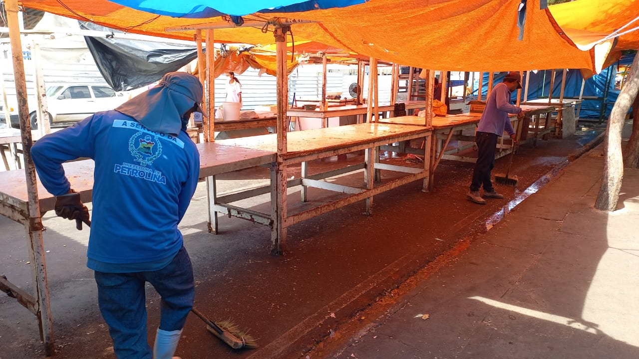 Prefeitura mantém regularidade de limpeza próxima as feiras livres em Petrolina