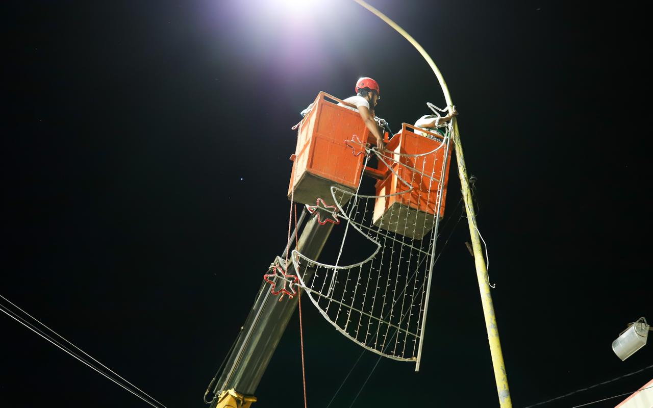Prefeitura de Petrolina inicia montagem da iluminação do Natal Luz