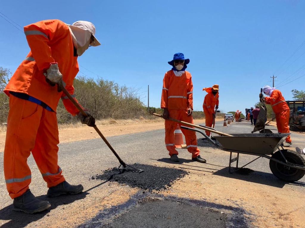 Operação Tapa-buraco: Prefeitura realiza trabalho em quatro localidades durante a semana