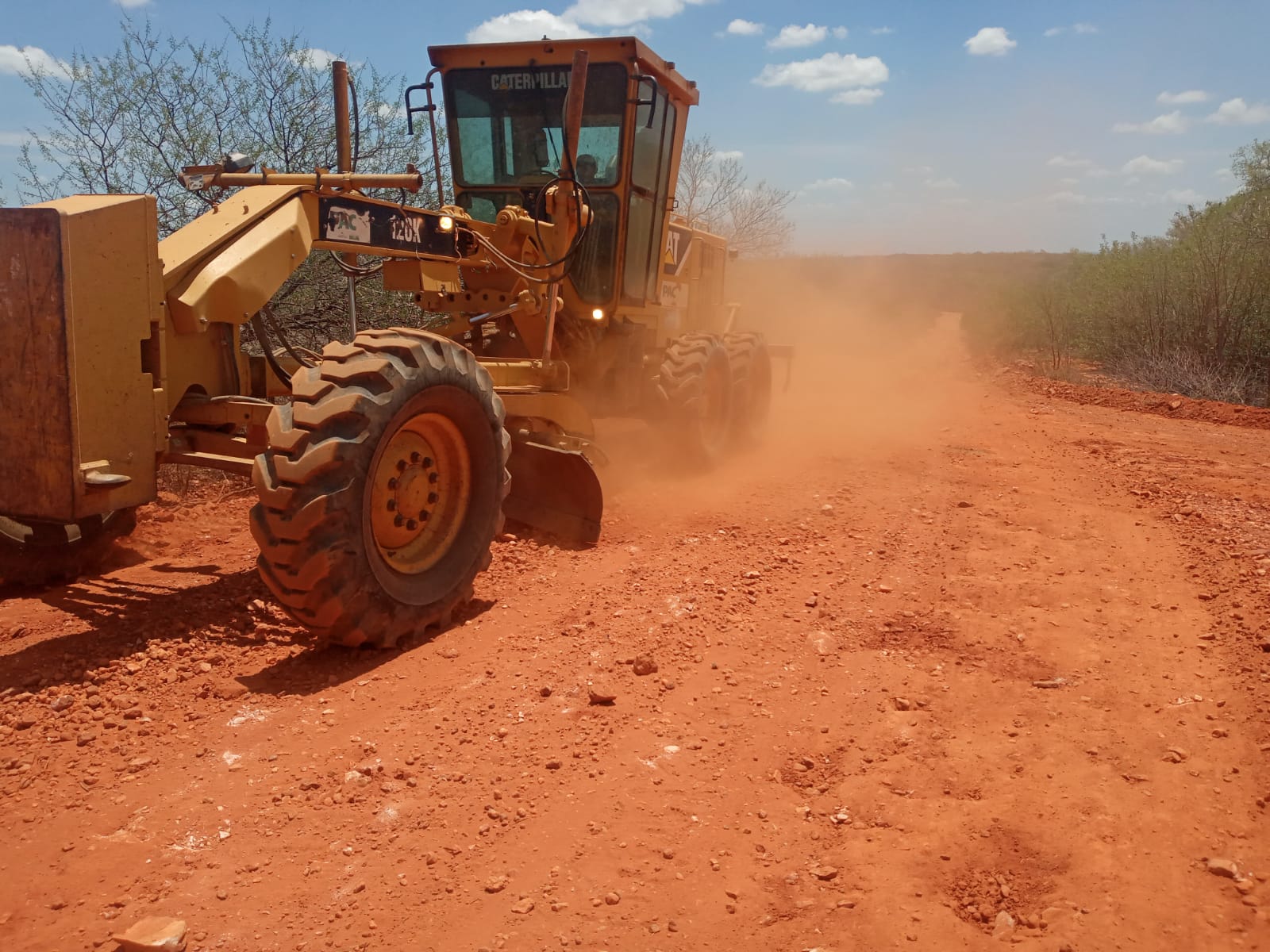 Patrolamento: Prefeitura recupera vias na região de Cruz de Salinas em Petrolina  