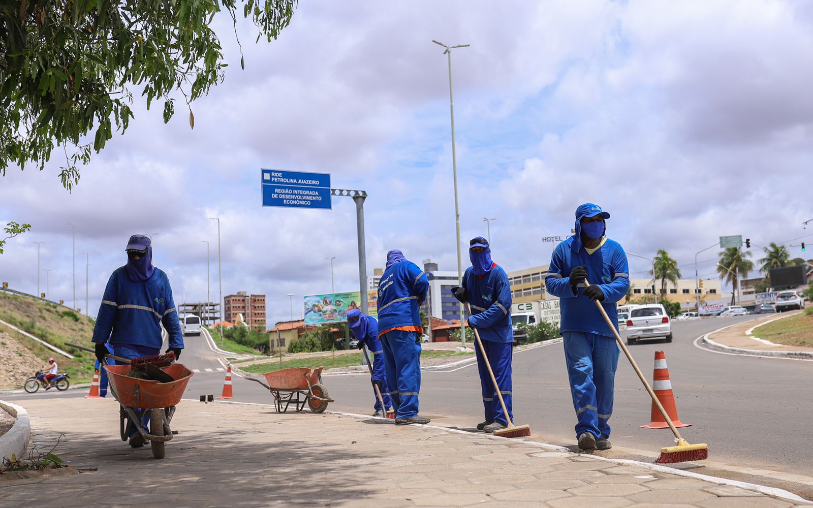 Prefeitura vistoria áreas afetadas pela chuva em Petrolina