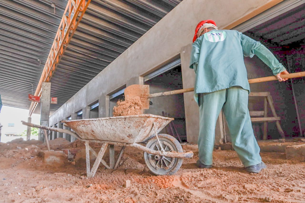 Obras na Feira Livre da Areia Branca seguem em andamento e já atinge 60% de conclusão