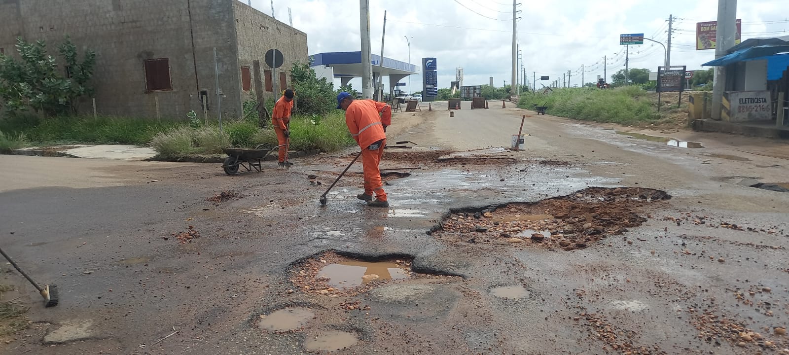 Prefeitura leva Operação Tapa-buraco ao Jardim Guararapes em Petrolina