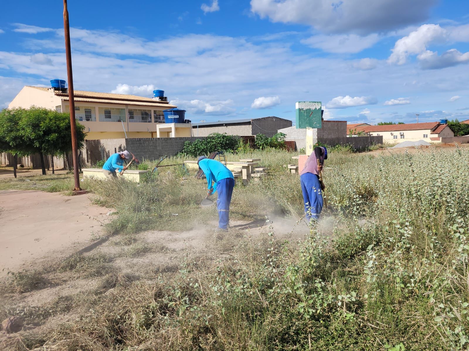 Secretaria de Agricultura segue cronograma de limpeza de vilas na zona rural de Petrolina