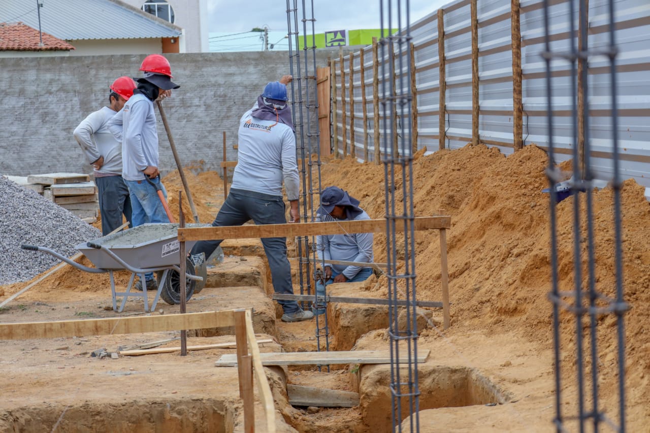 Petrolina reforça compromisso com educação e inicia reforma de escolas no interior
