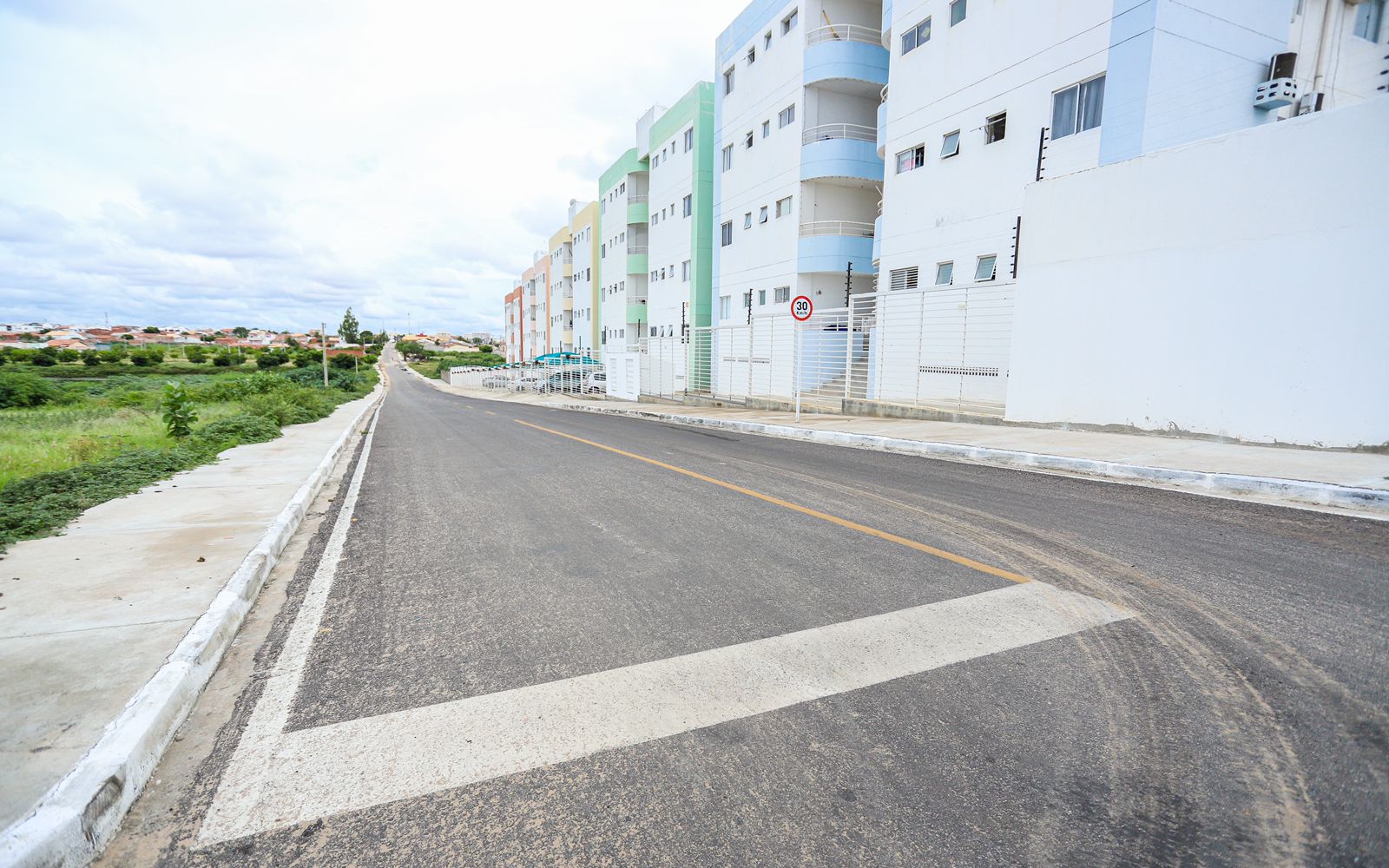 Prefeitura entrega importante obra de pavimentação no bairro Jatobá