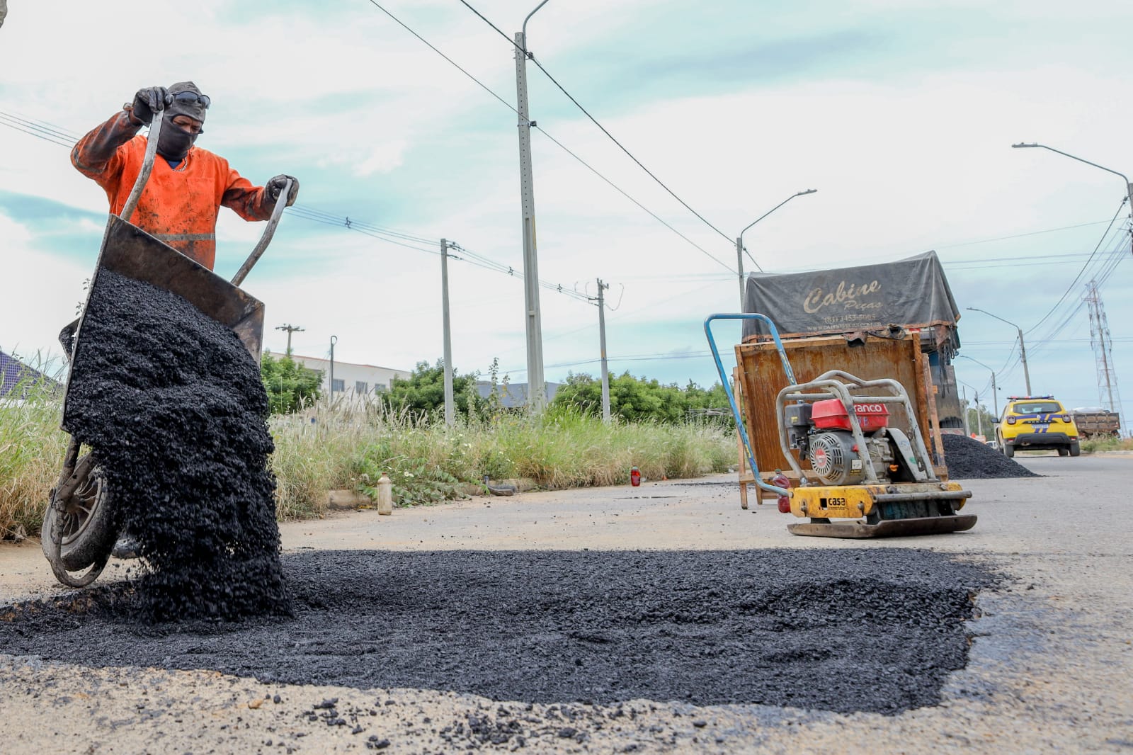 Prefeitura segue realizando reparos asfálticos em bairros de Petrolina