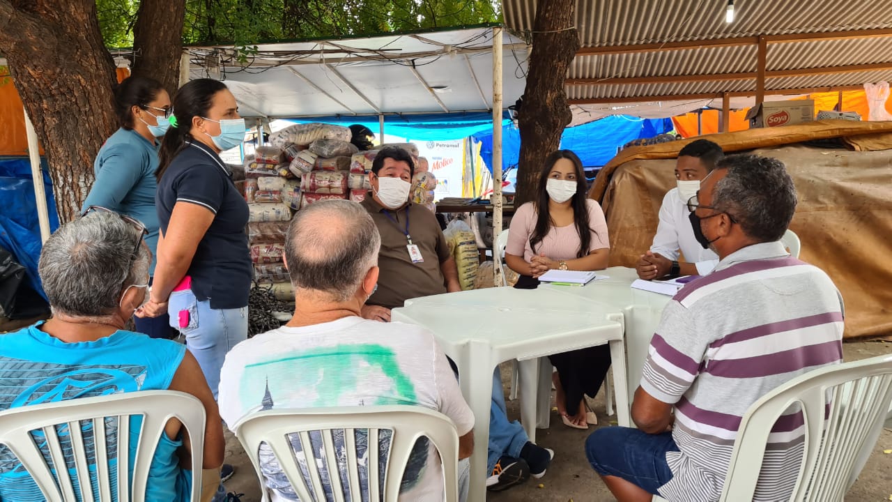 AGE Petrolina articula concessão de crédito para feirantes do município