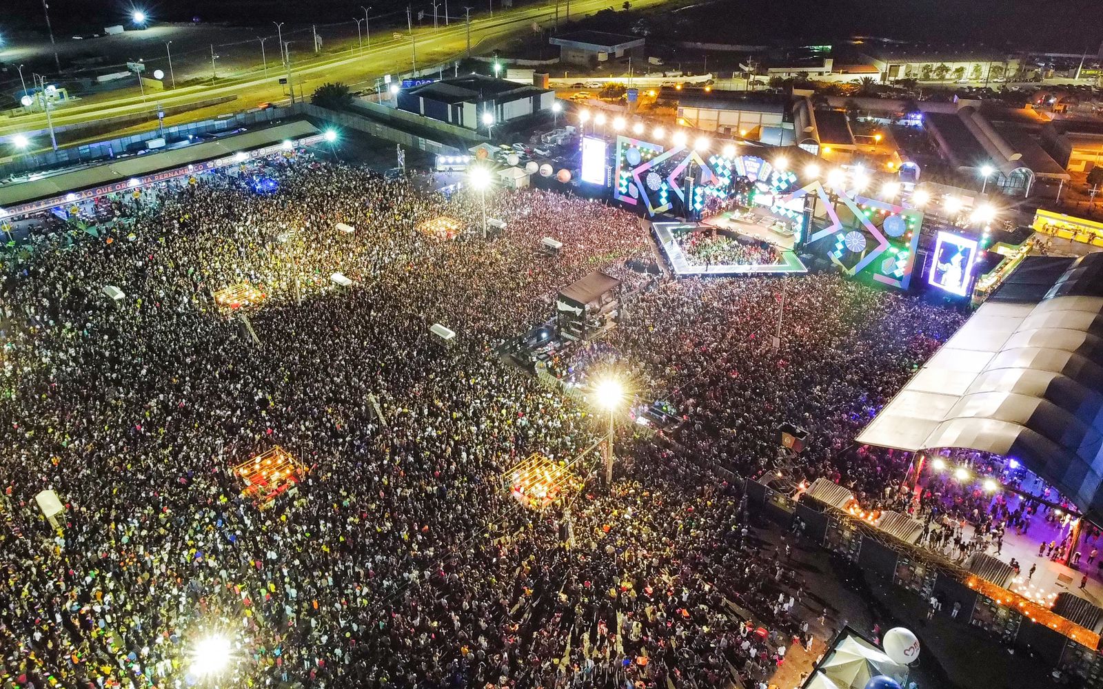 Grandes atrações fizeram o público arrastar o pé na festa mais popular do nordeste, nesta sexta-feira