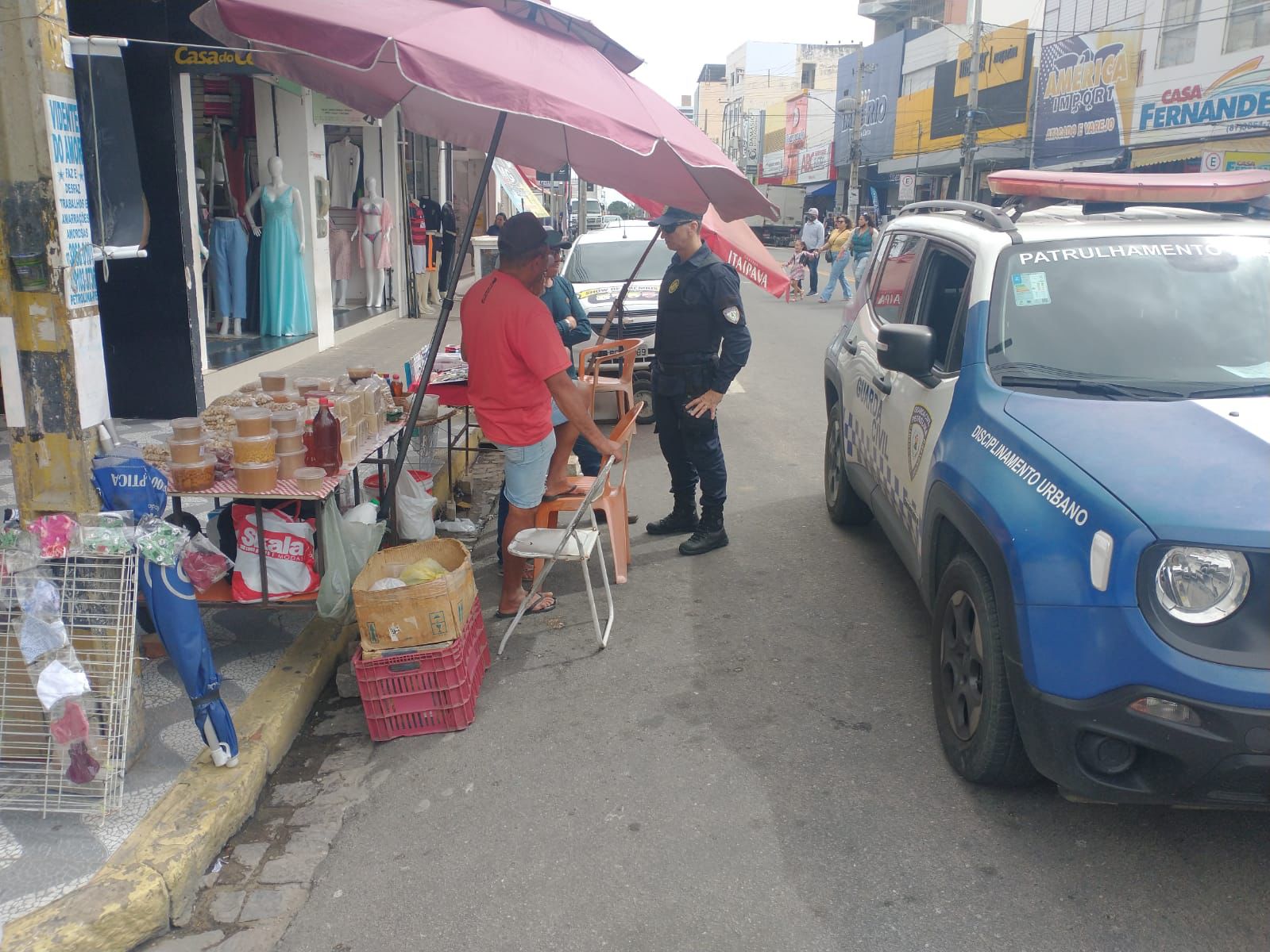 Prefeitura orienta sobre regras para uso de praças, calçadas e áreas públicas em Petrolina