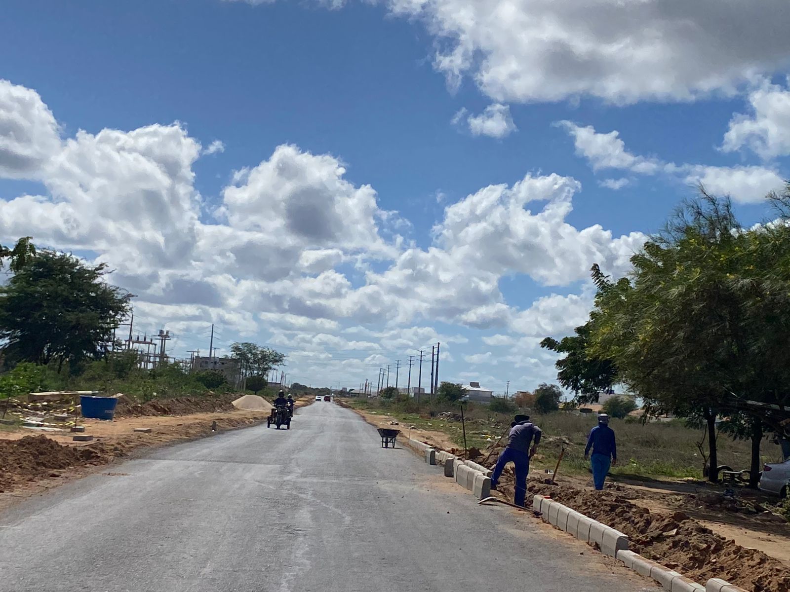 Com previsão de entrega para o mês de setembro, pavimentações avançam em seis bairros de Petrolina