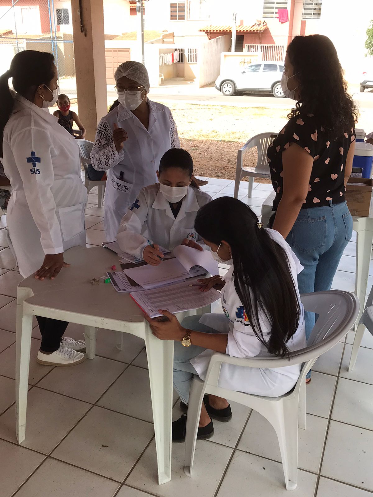 Mais de 300 doses de vacinas foram aplicadas em mutirão no Residencial Vivendas