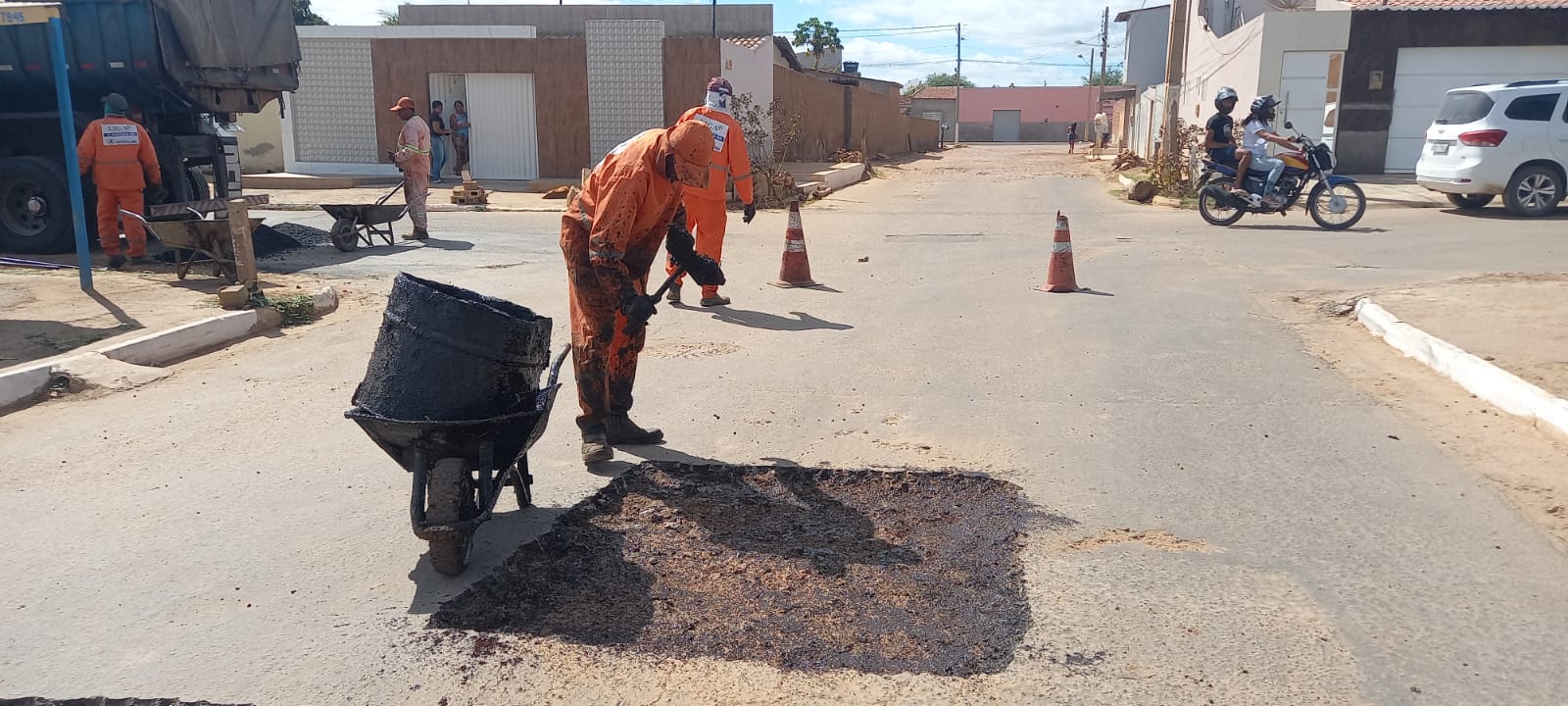 Distrito de Izacolândia é atendido com Operação Tapa-buraco neste mês de setembro