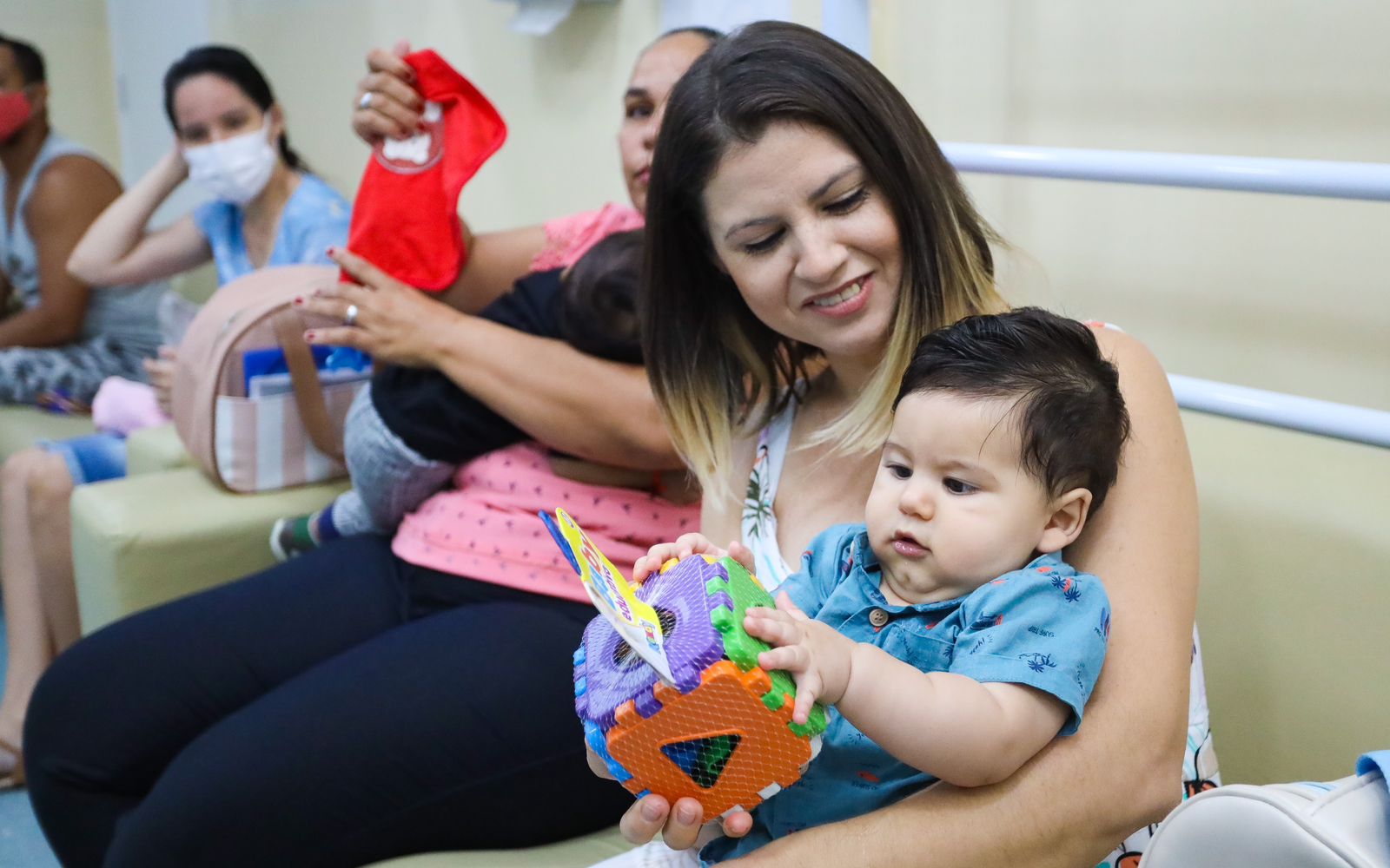 Mulheres trocam experiências sobre desenvolvimento infantil e introdução alimentar em Petrolina