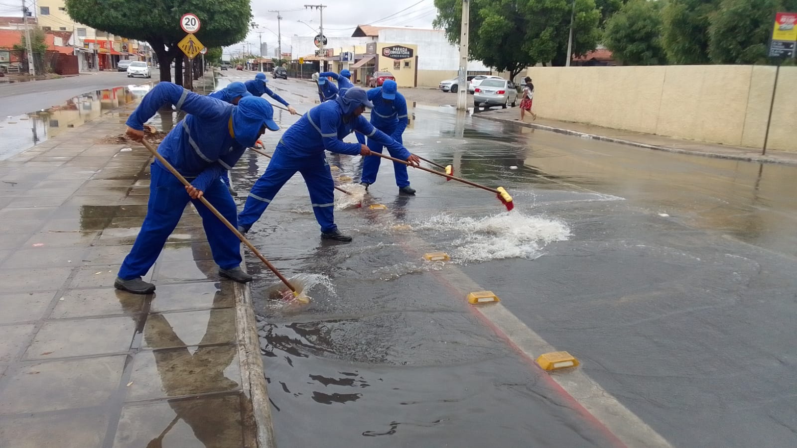 Prefeitura de Petrolina realiza intervenções em pontos críticos após chuvas
