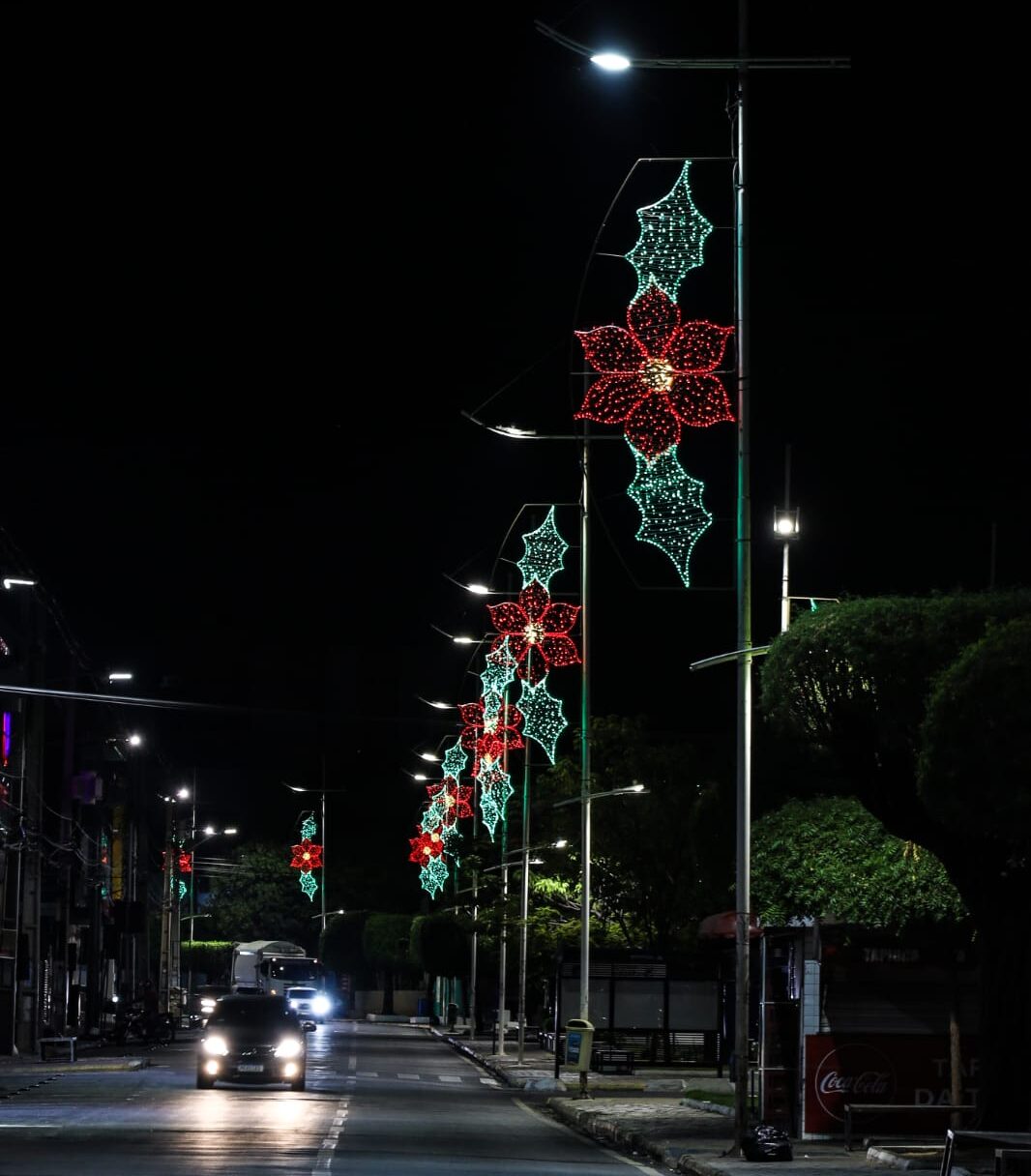 Petrolina começa a receber decoração especial para o Natal Luz