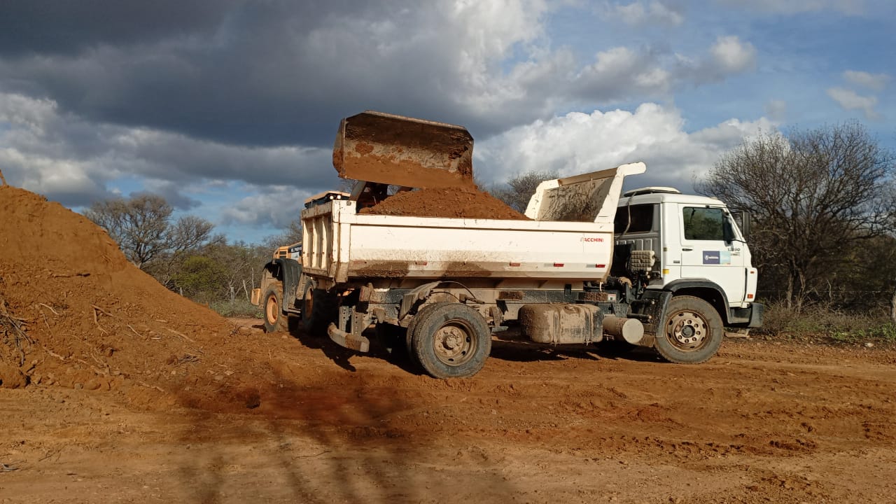 Área rural de Petrolina recebe ações emergenciais de melhoramento de estradas após fortes chuvas     
