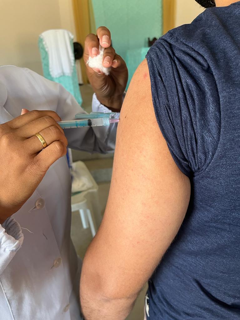 Secretaria de Saúde disponibiliza vacinação nos bairros Cohab Massagano e Santa Bárbara nesse sábado 