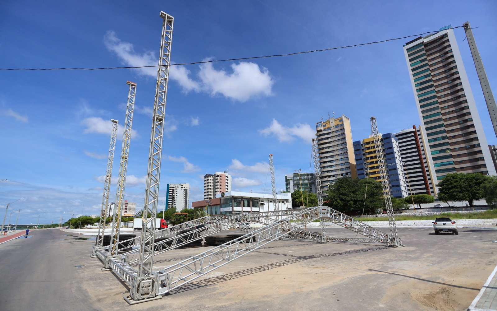 Prefeitura inicia montagem da estrutura da Virada Petrolina