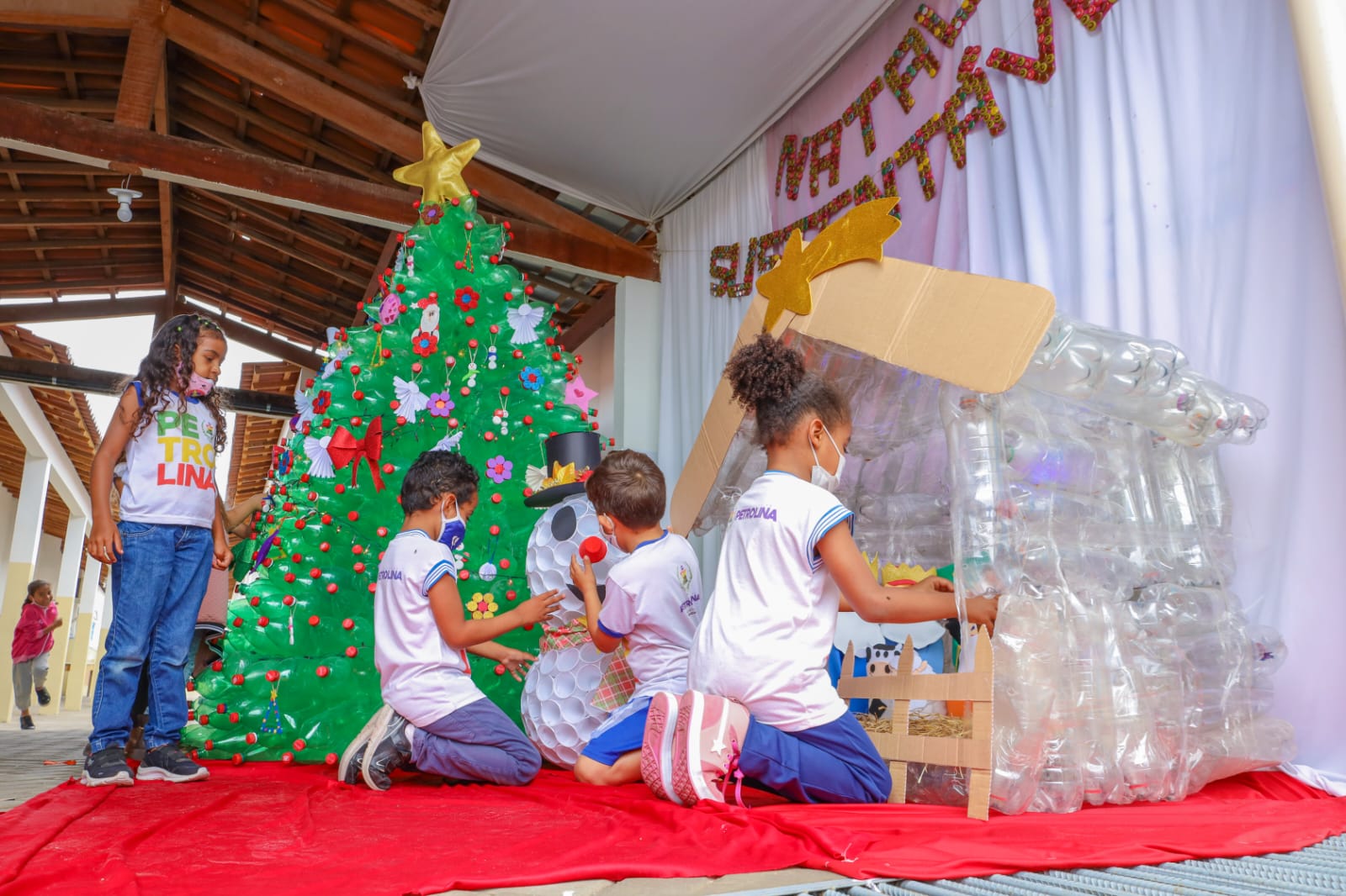 Petrolina Sustentável: Escola de Tempo Integral produz enfeites natalinos com materiais recicláveis