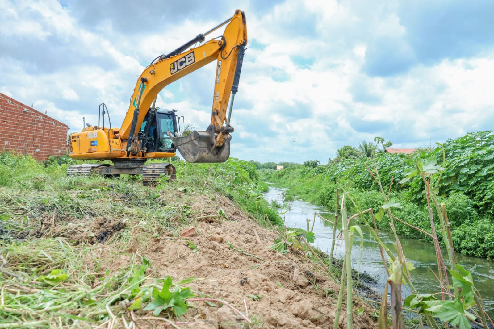 Prefeitura reforça limpeza de canais na primeira quinzena de janeiro em Petrolina