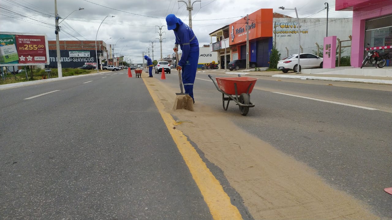 Mutirões de limpeza garantem mais trafegabilidade nas avenidas de Petrolina