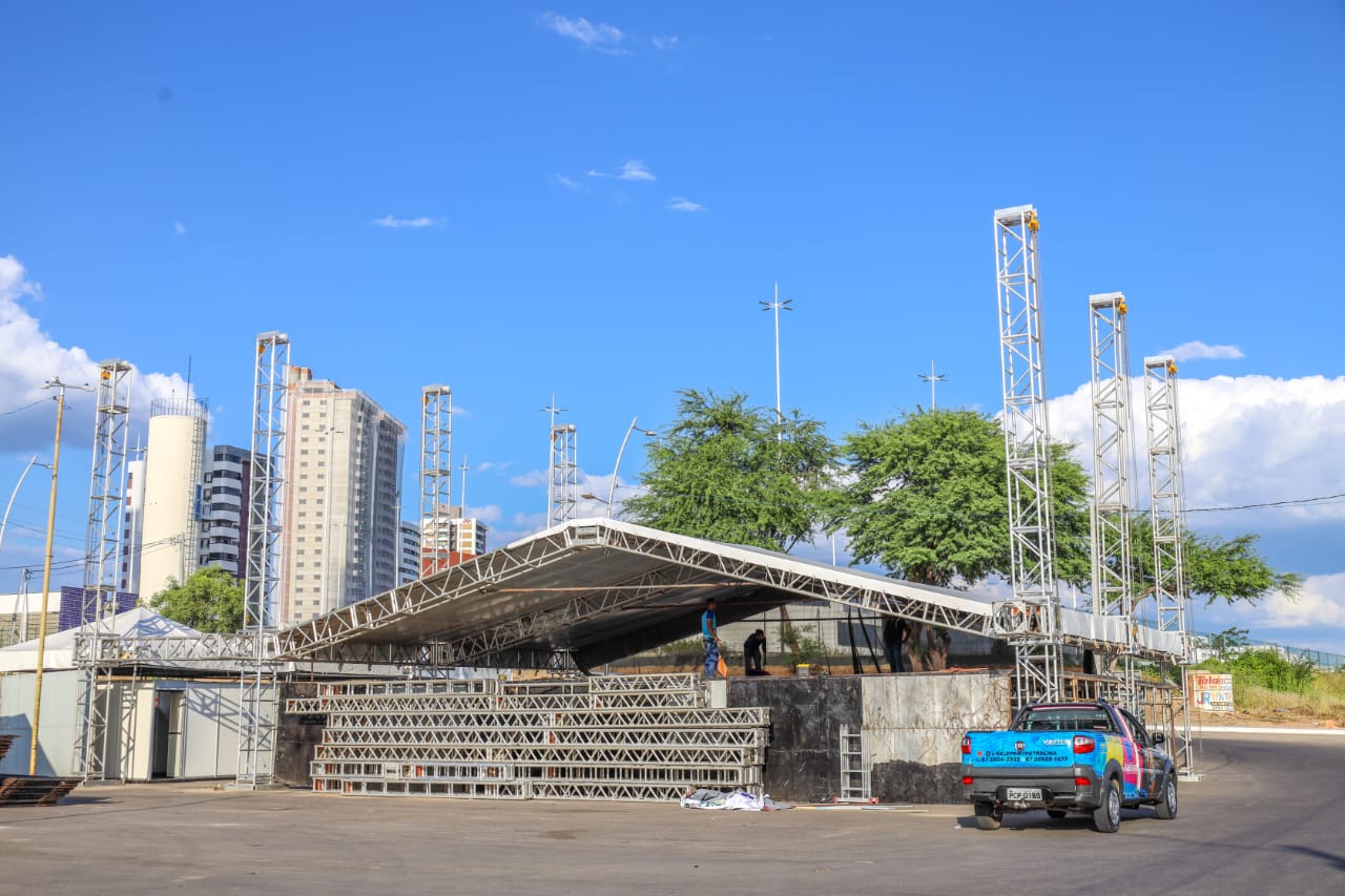 Estrutura começa a ser montada para o Carnaval de Petrolina 2023 