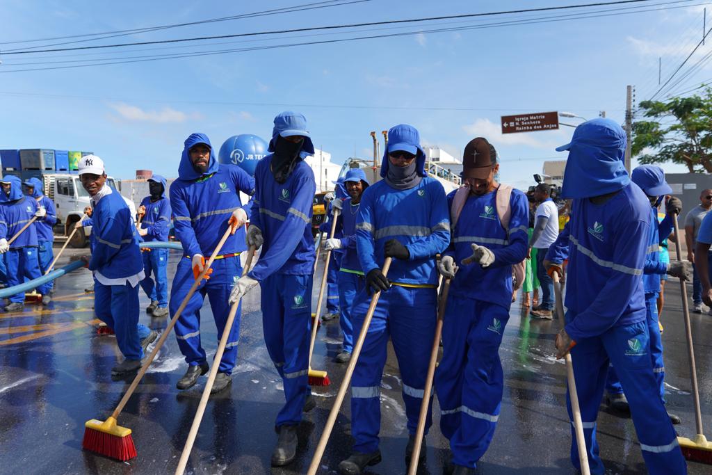 Após recolher 32 toneladas de lixo durante Carnaval, Bloco da Limpeza Pública encerra festejos em Petrolina 