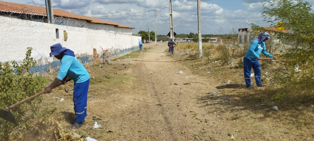Prefeitura mantém cronograma de mutirões de limpeza em área rural de Petrolina  