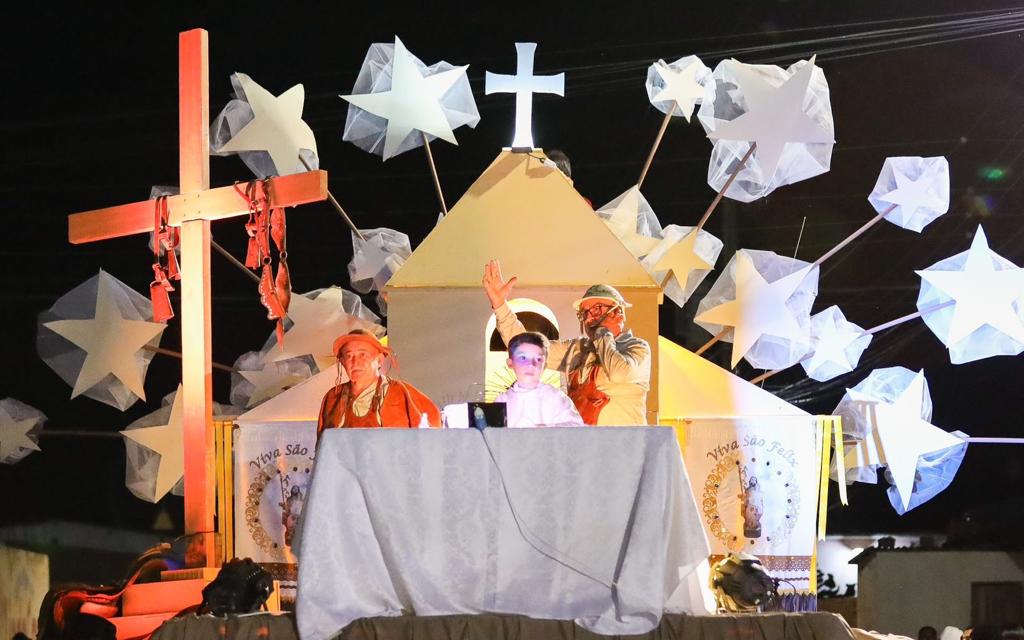 Desfile alegórico foi um dos destaques nas comemorações dos 92 anos de Rajada