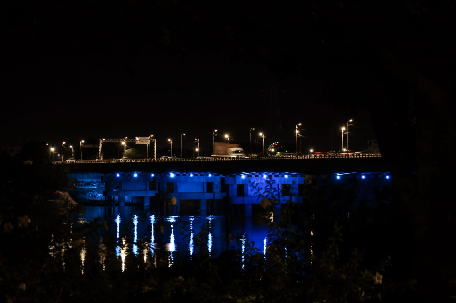 Abril Azul: monumentos de Petrolina recebem iluminação especial no Mês de Conscientização do Autismo 