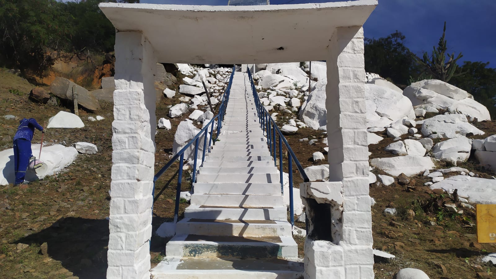 De olho no feriado, Prefeitura de Petrolina intensifica limpeza no Santuário de Serra da Santa  