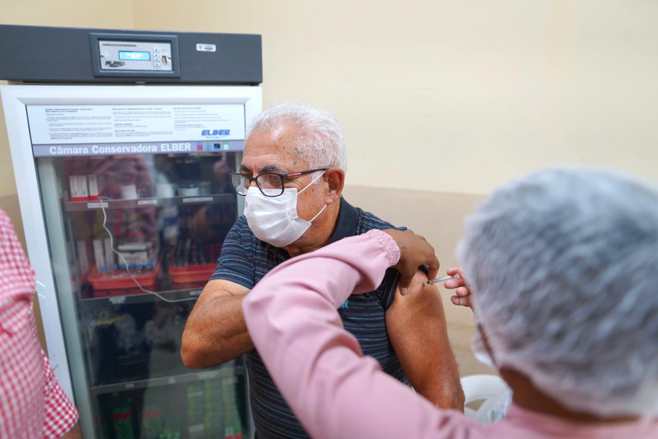 COVID-19: Secretária de Saúde reforça vacinação com o imuno Bivalente 