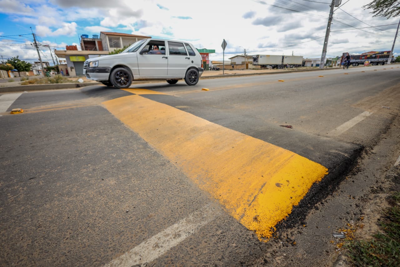 AMMPLA implanta redutores de velocidade na Avenida Fernando Farias 