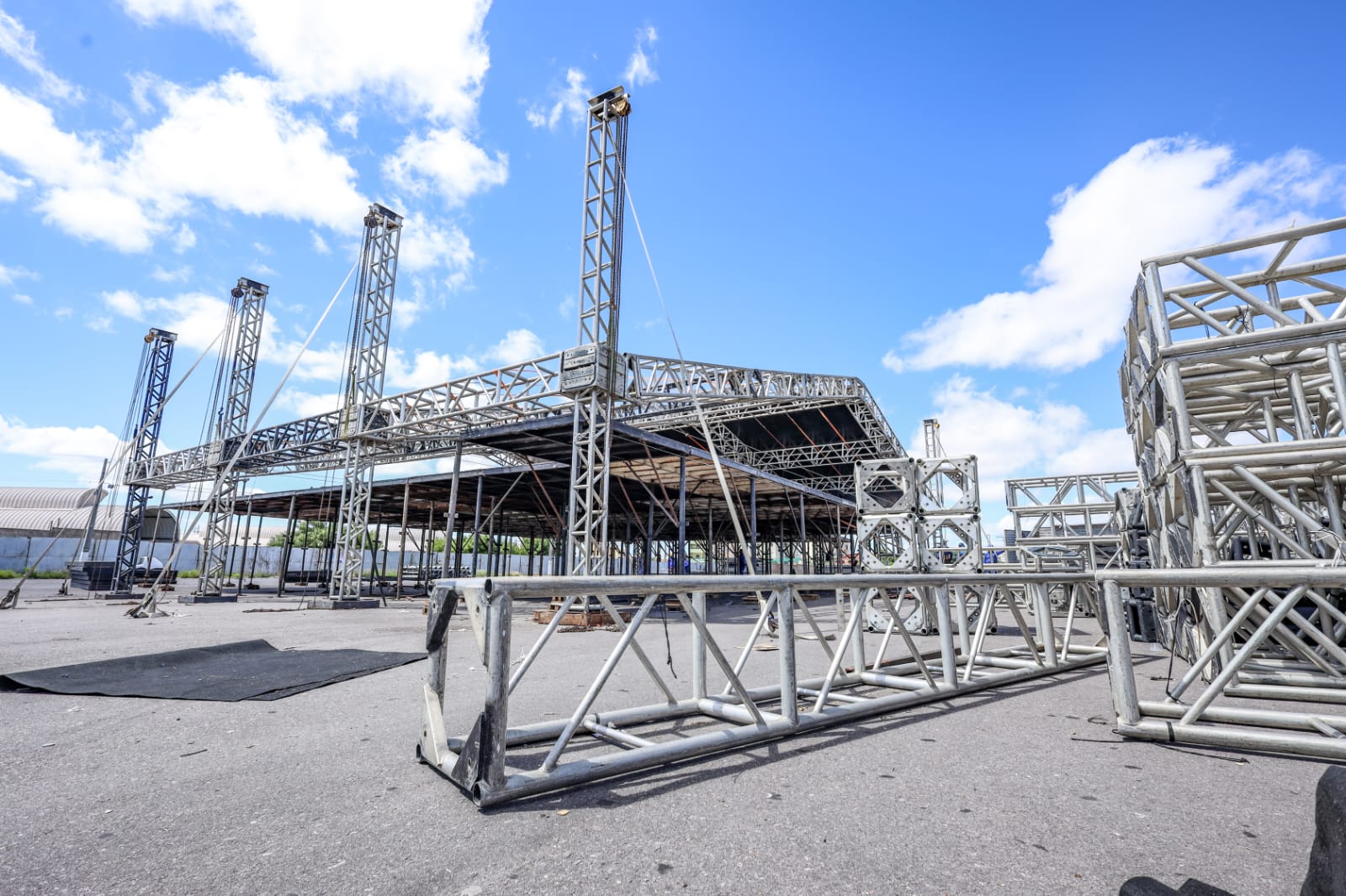 São João de Petrolina: Começa a montagem da estrutura para festa no Pátio Ana das Carrancas 