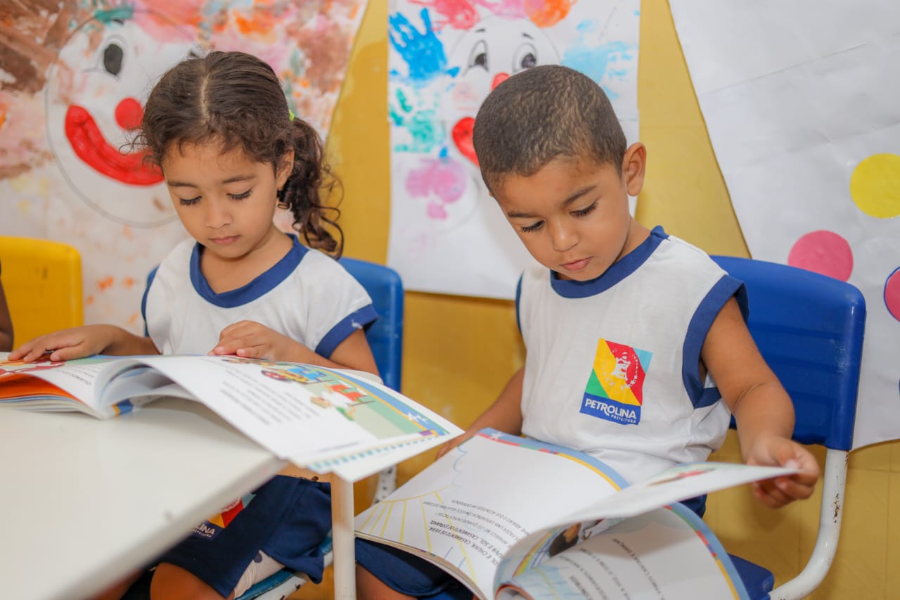 Prefeitura de Petrolina irá entregar mais de 15 mil kits de fardamento escolar até esta sexta-feira 