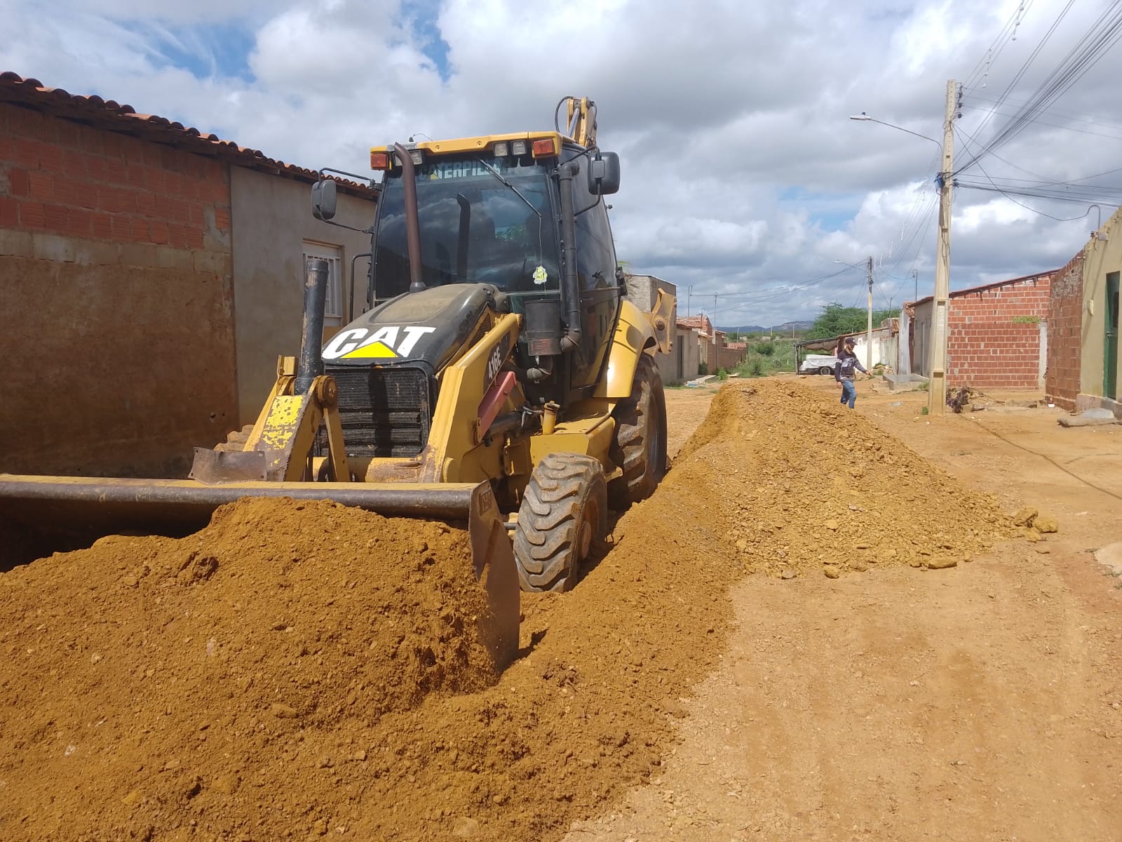 Mutirão de limpeza reforça bem-estar dos moradores de Nova Descoberta em Petrolina 