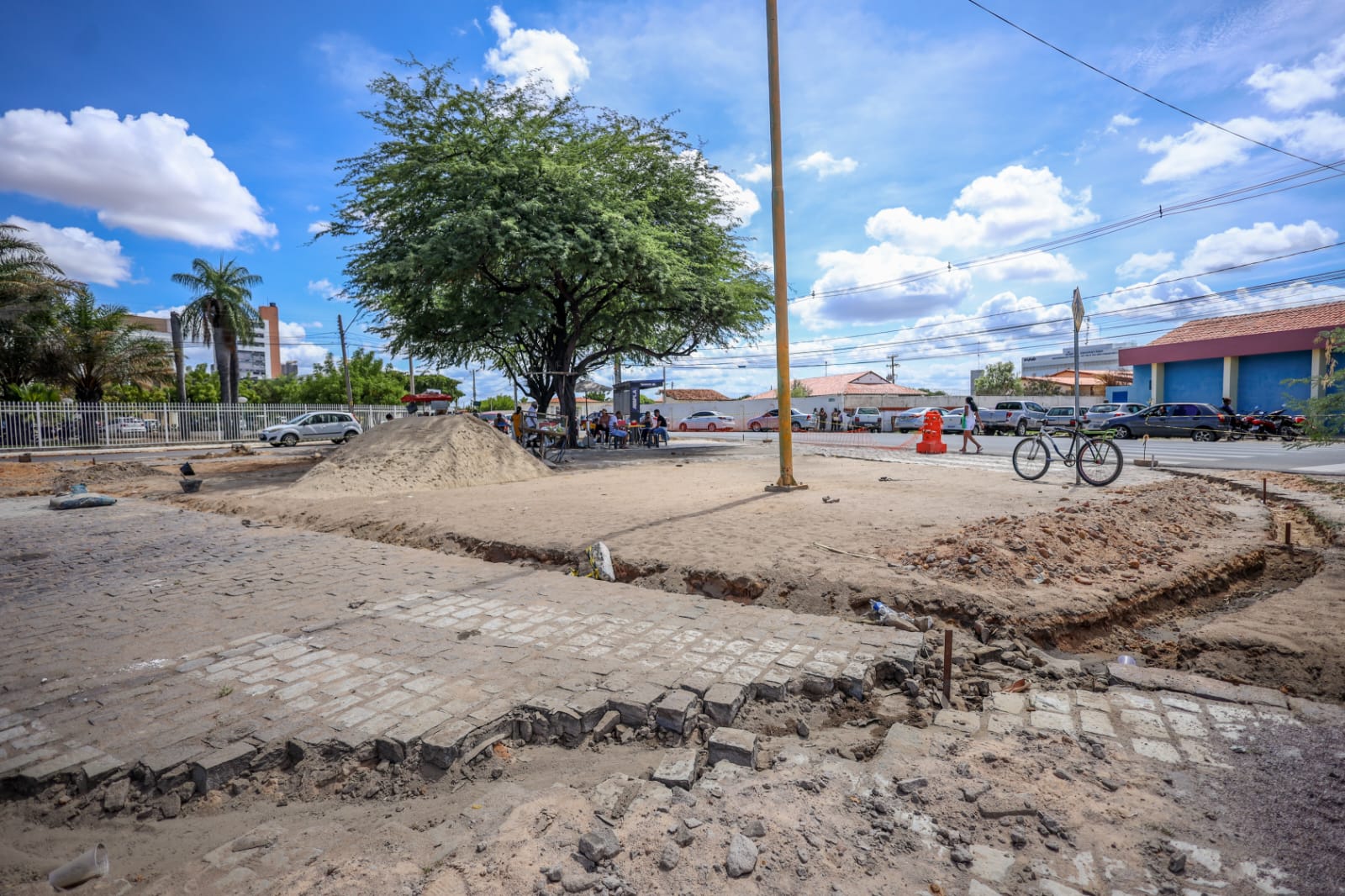 Prefeitura de Petrolina inicia implantação de rotatória na Avenida Tancredo Neves 